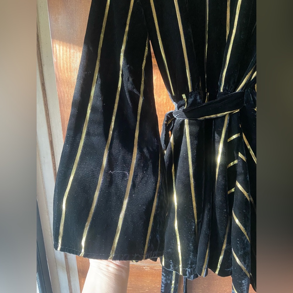 L’Academie Black and Gold Striped Wrap Dress. Size L. - Picture 12 of 15